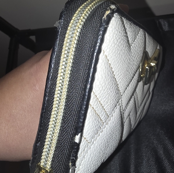 Betsey Johnson White Wallet with Gold Bow Accent - Picture 7 of 7